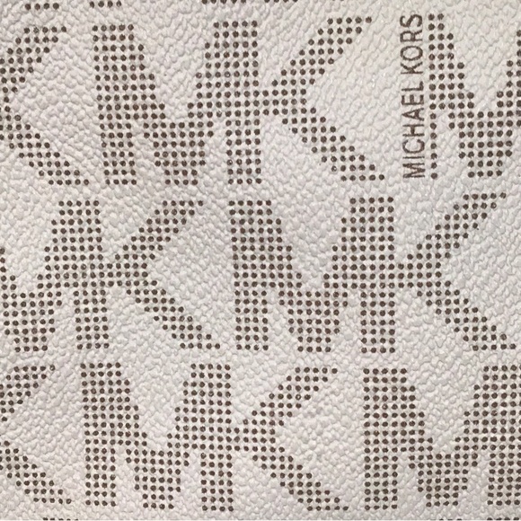 MICHAEL KORS Jet Set Signature Logo Medium Tote, Dangler, Vanilla - Picture 8 of 10